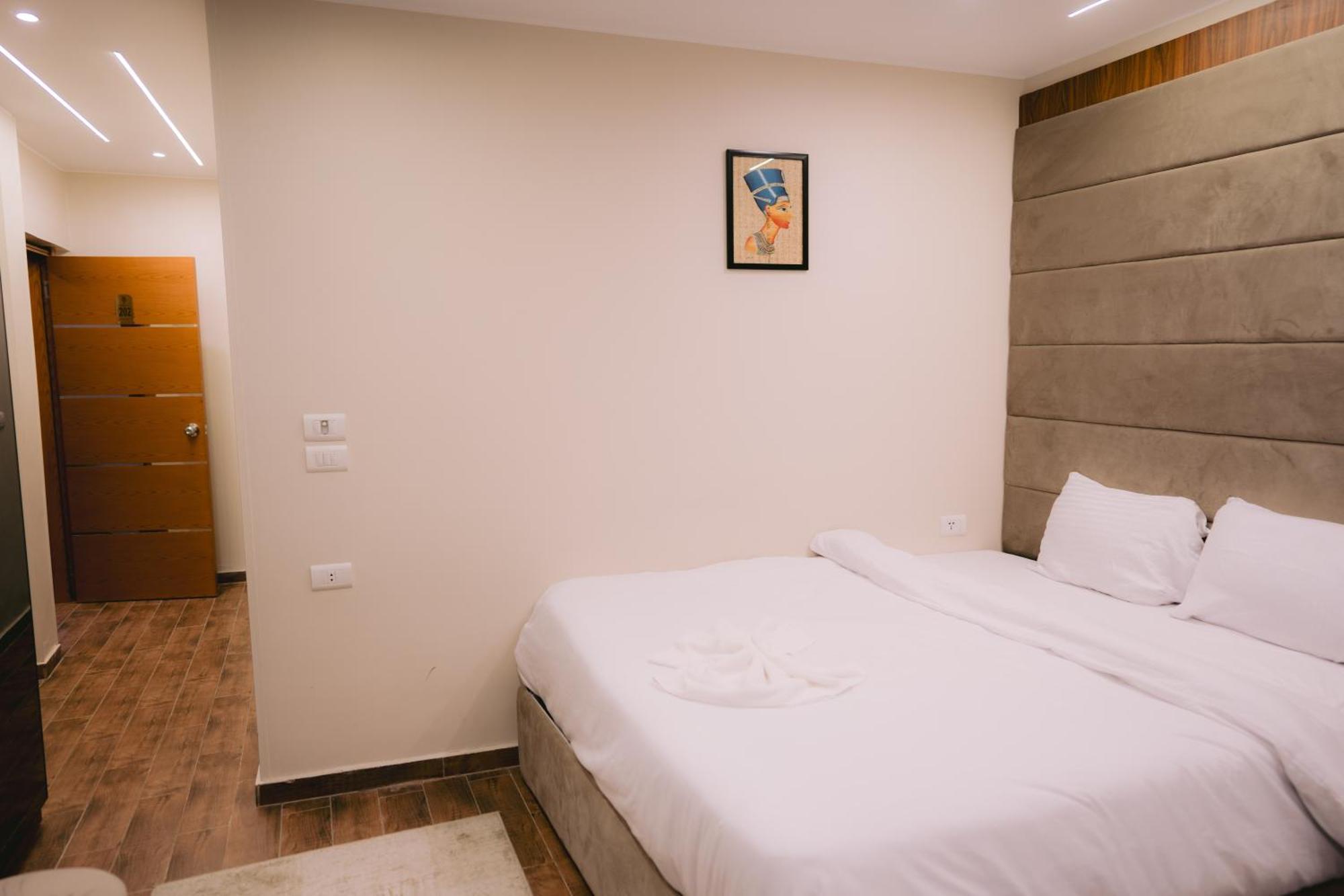 Tuya Pyramids Inn Kafrat al Jabal Exterior photo