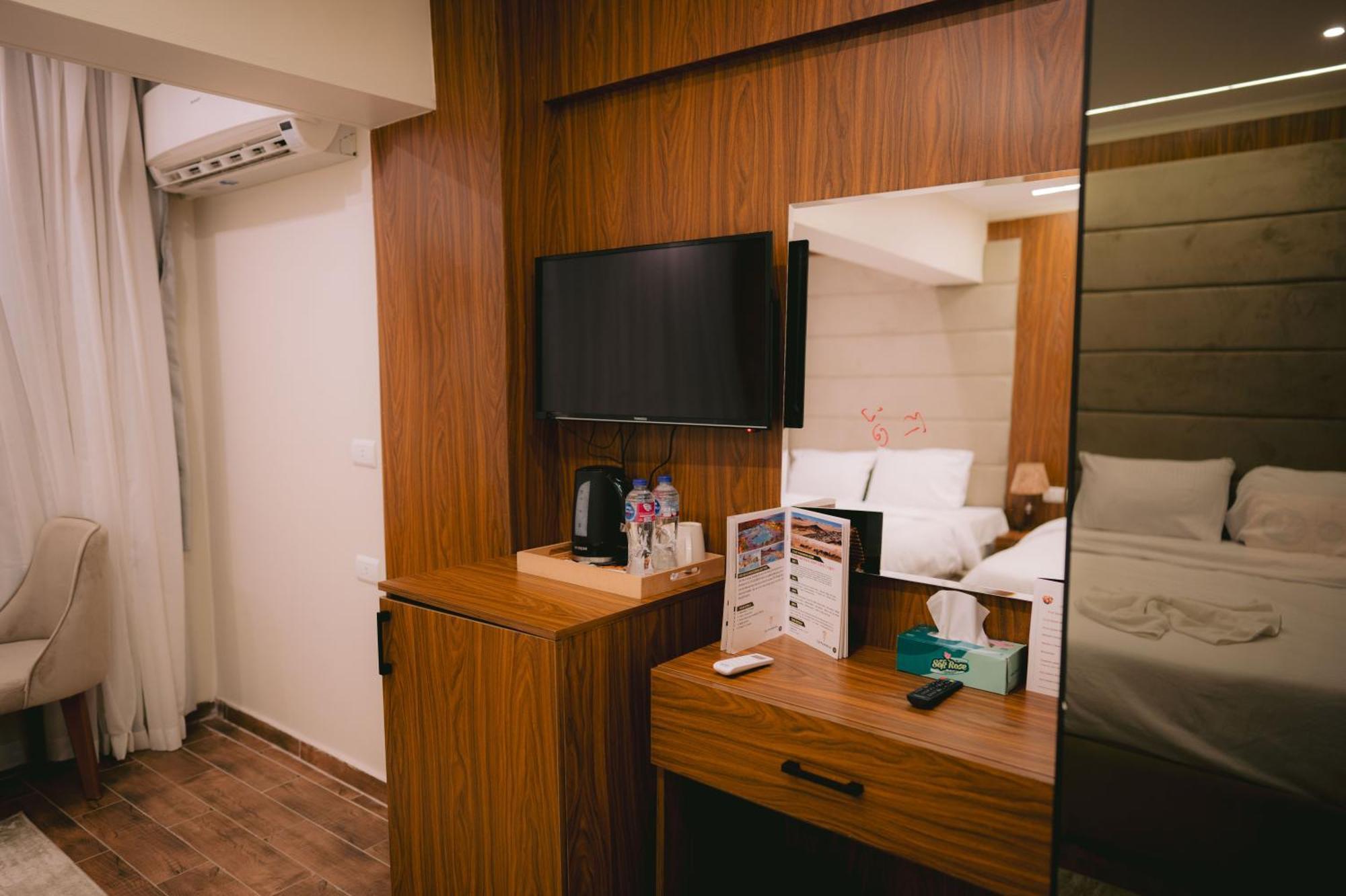 Tuya Pyramids Inn Kafrat al Jabal Exterior photo