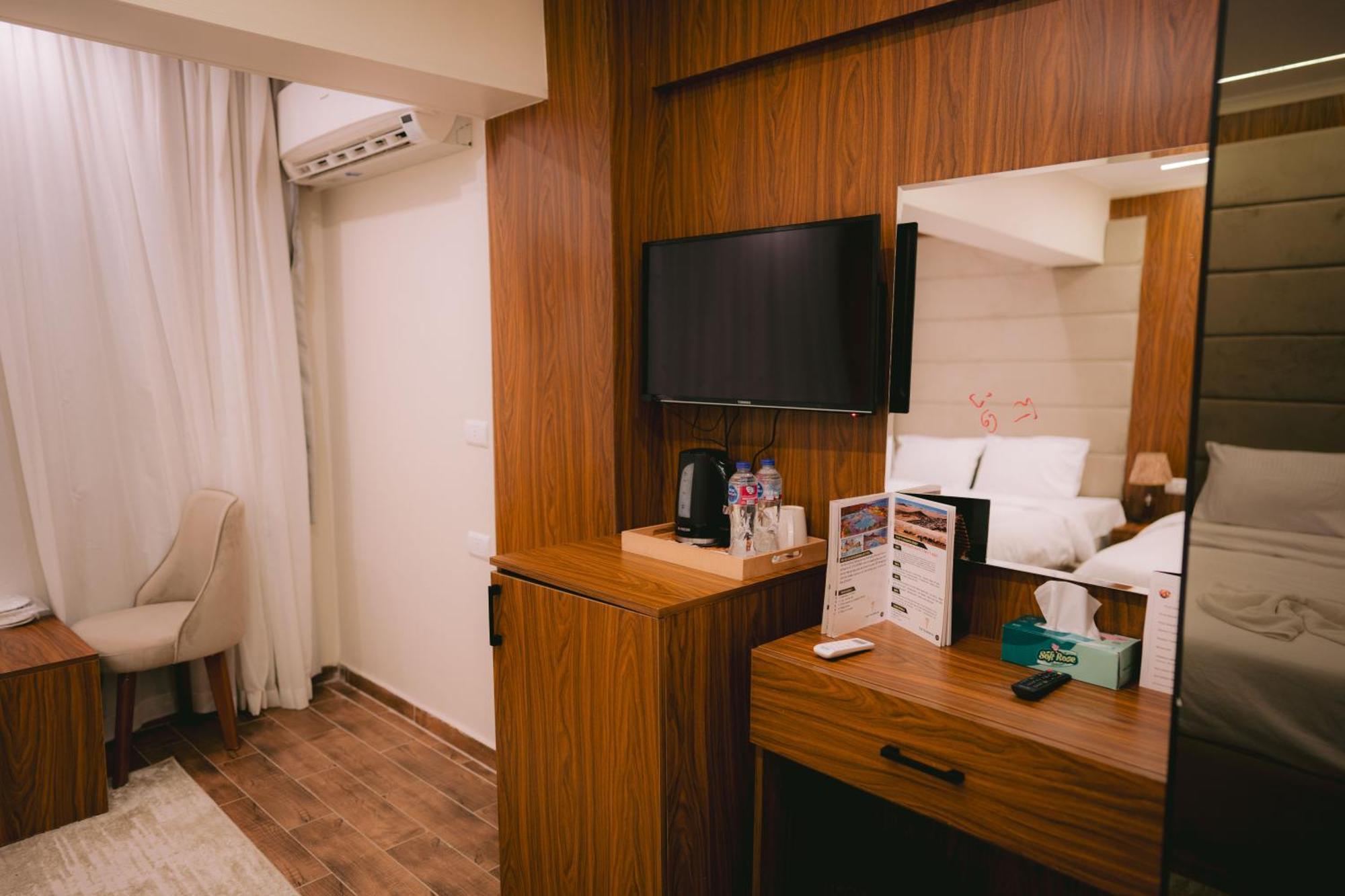 Tuya Pyramids Inn Kafrat al Jabal Exterior photo