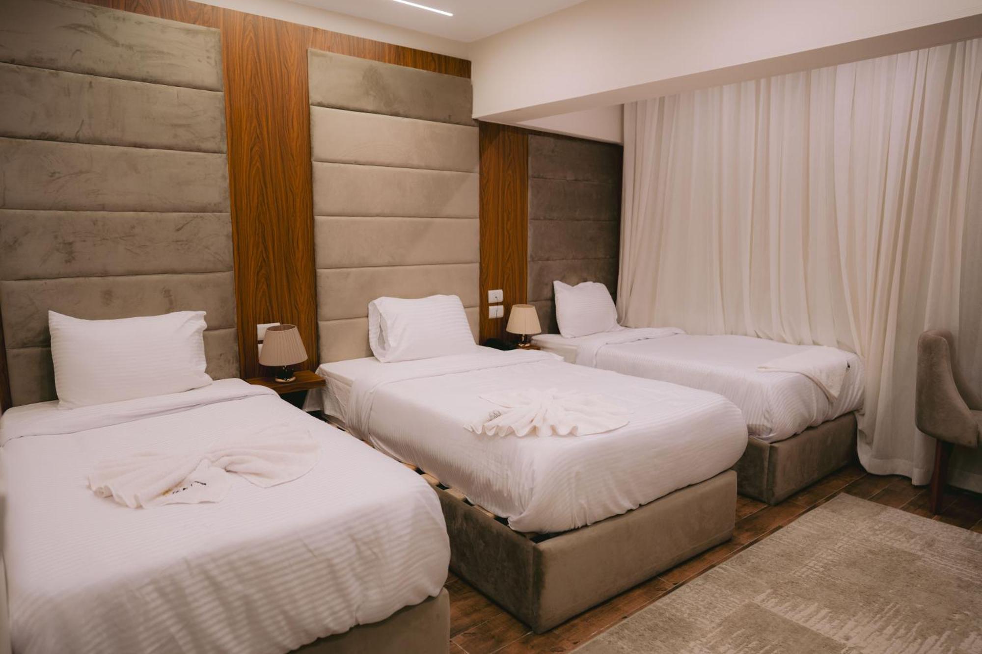 Tuya Pyramids Inn Kafrat al Jabal Exterior photo