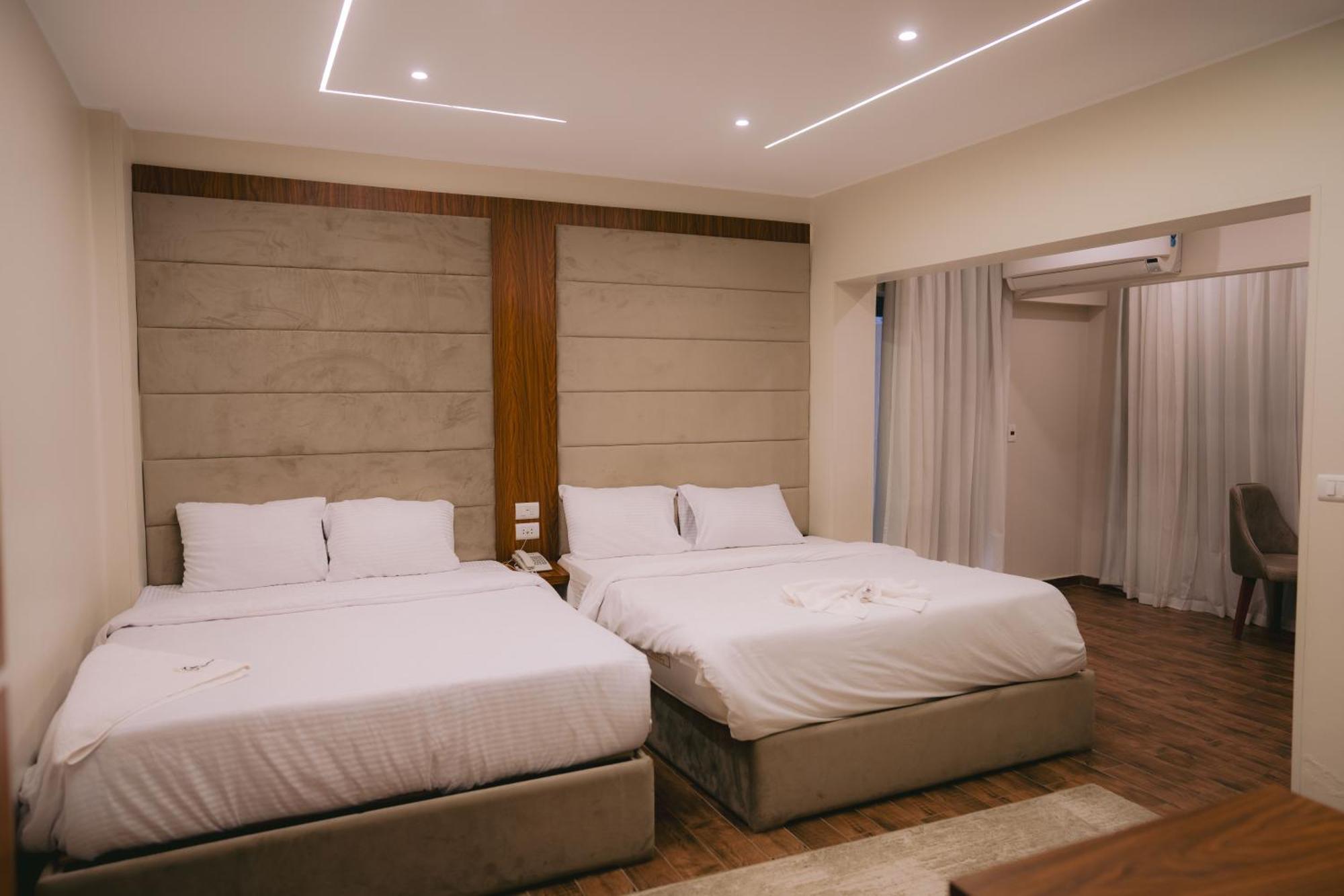 Tuya Pyramids Inn Kafrat al Jabal Exterior photo