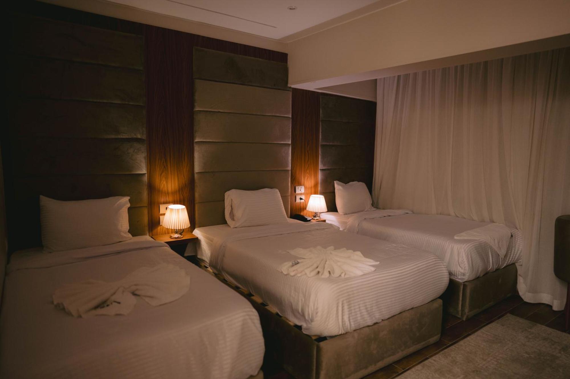 Tuya Pyramids Inn Kafrat al Jabal Exterior photo
